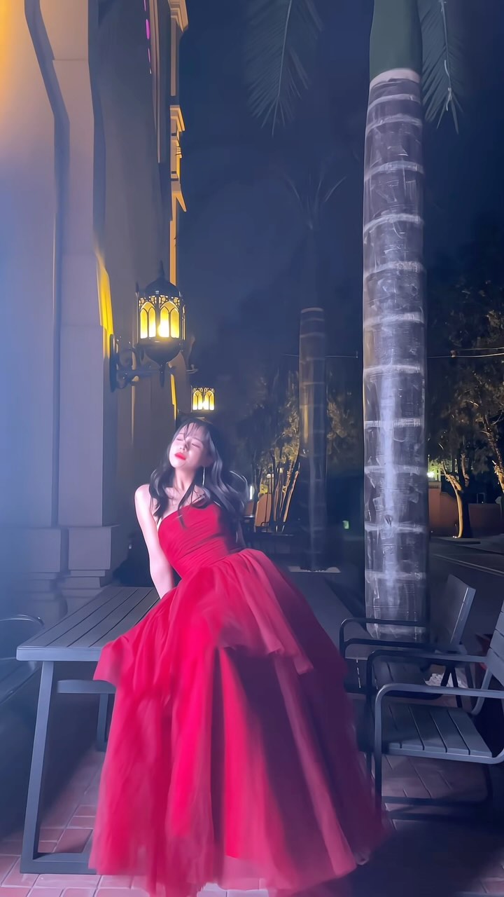 Red dress reel